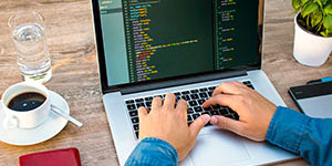 Laptop mit Code